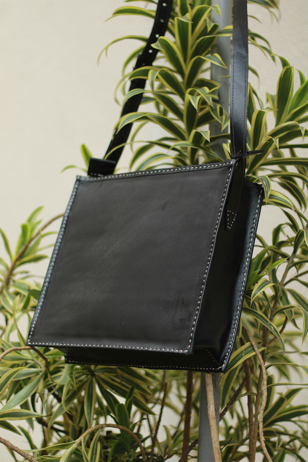 Handcrafted Kutch Leather Bag | Noir