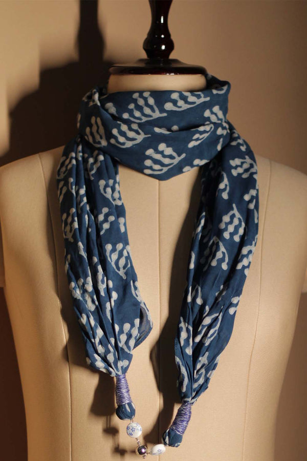 Scarf with Magnets | Indigo