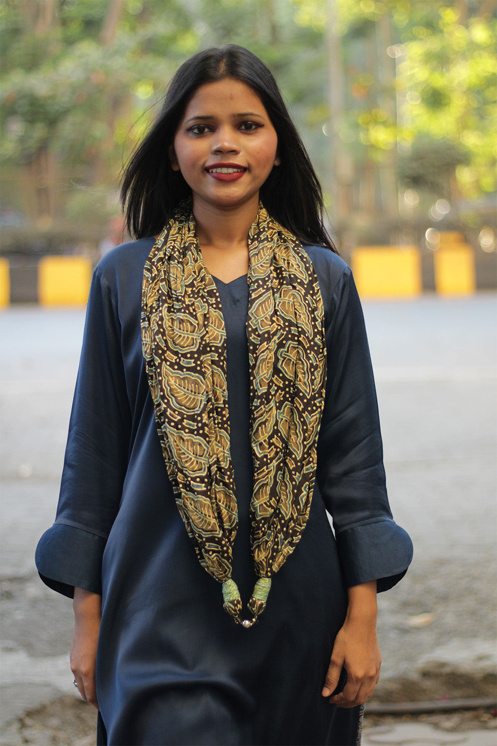 Scarf with Magnets | Noir with Green Leaves Ajrakh