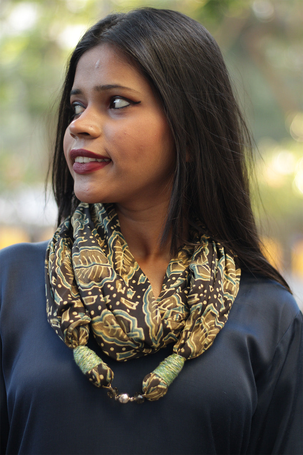 Scarf with Magnets | Noir with Green Leaves Ajrakh