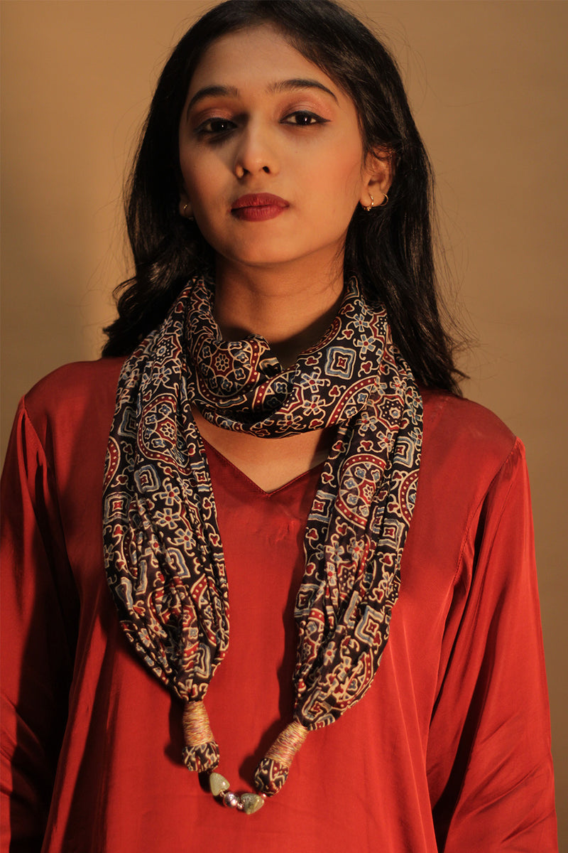 Scarf with Magnets | Noir Universe Ajrakh