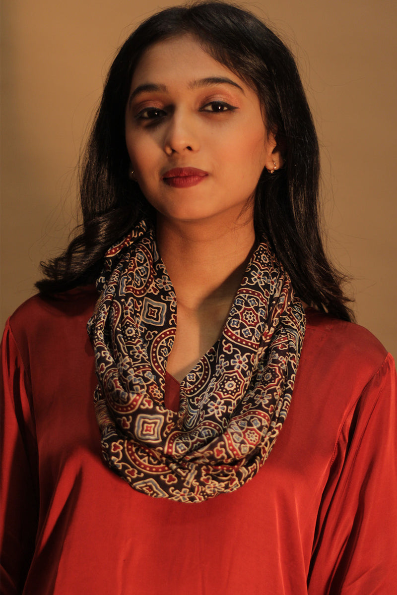 Scarf with Magnets | Noir Universe Ajrakh
