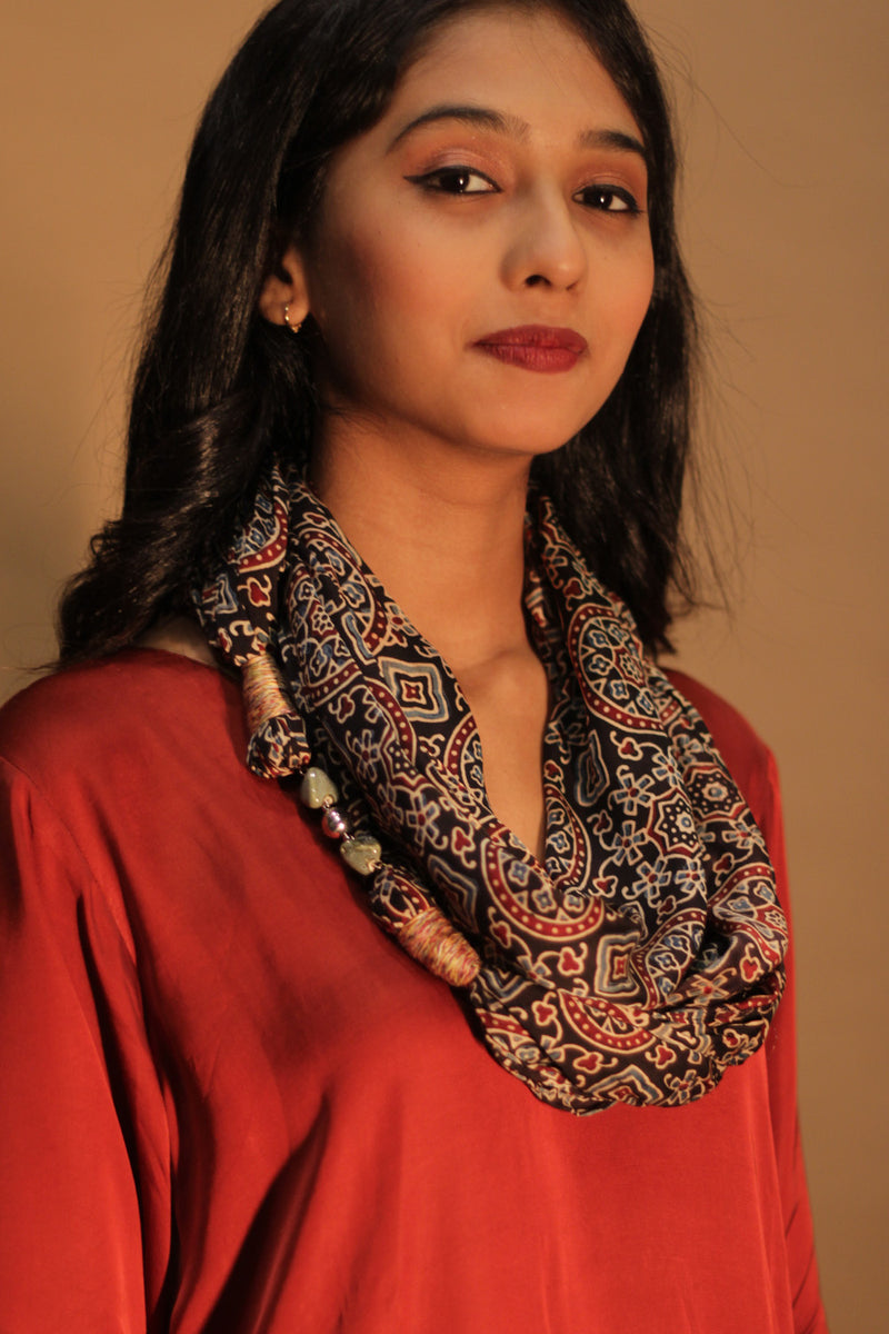 Scarf with Magnets | Noir Universe Ajrakh