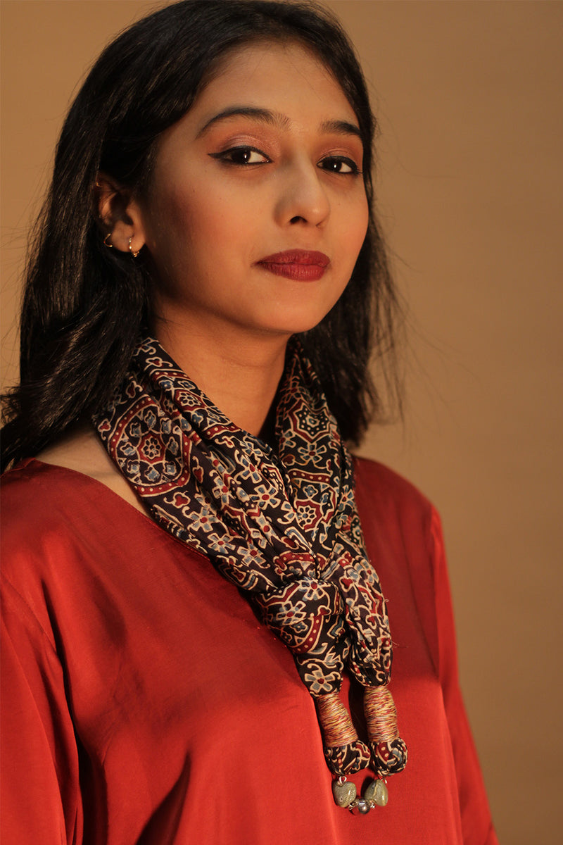 Scarf with Magnets | Noir Universe Ajrakh