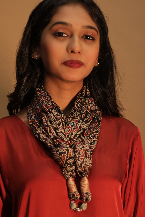 Scarf with Magnets | Noir Universe Ajrakh