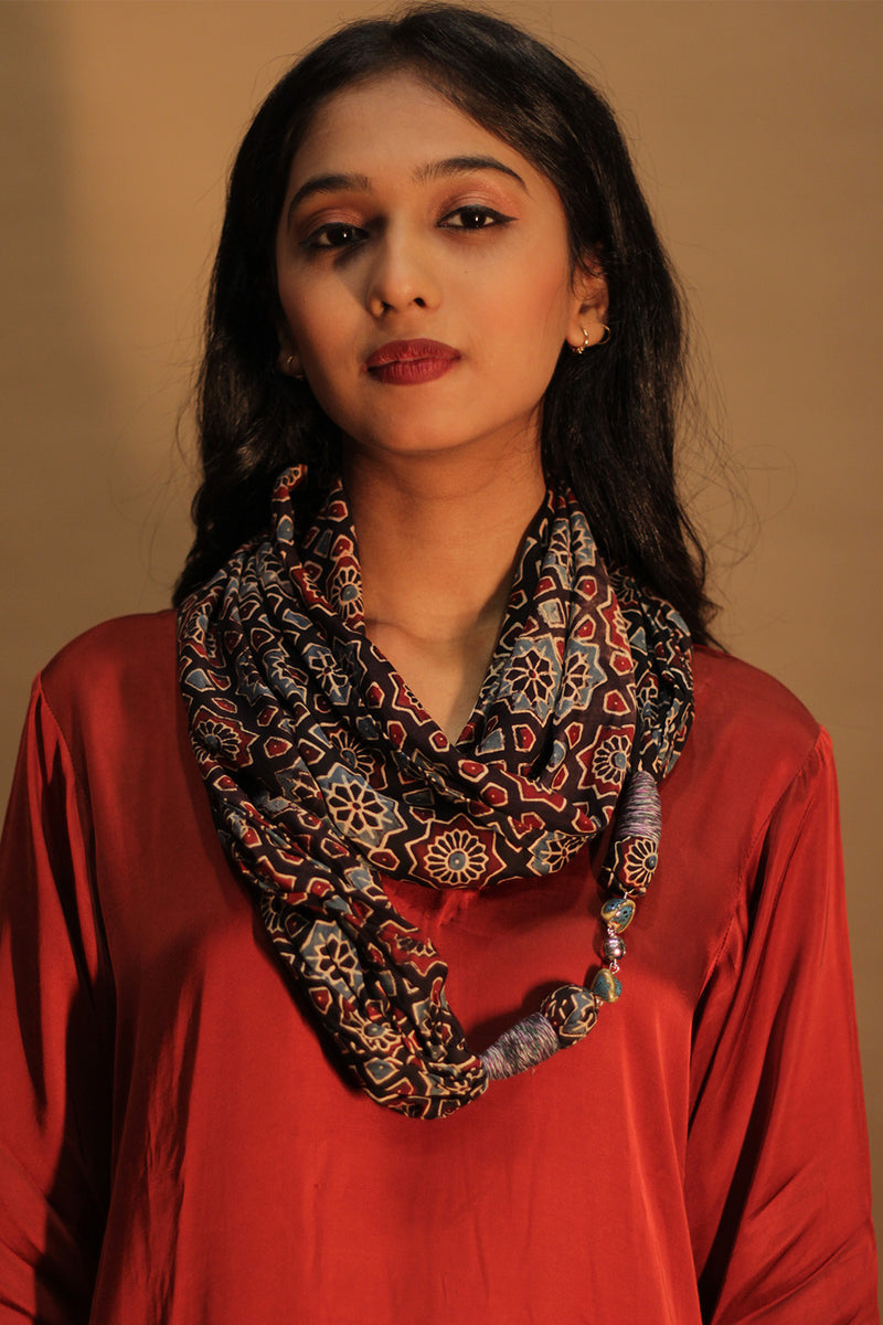 Scarf with Magnets | Noir Geometric Ajrakh