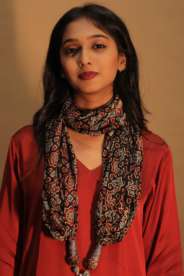 Scarf with Magnets | Noir Geometric Ajrakh