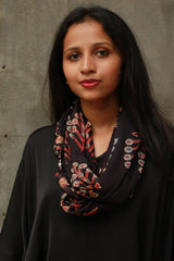 Scarf with Magnets | Noir Booti Ajrakh