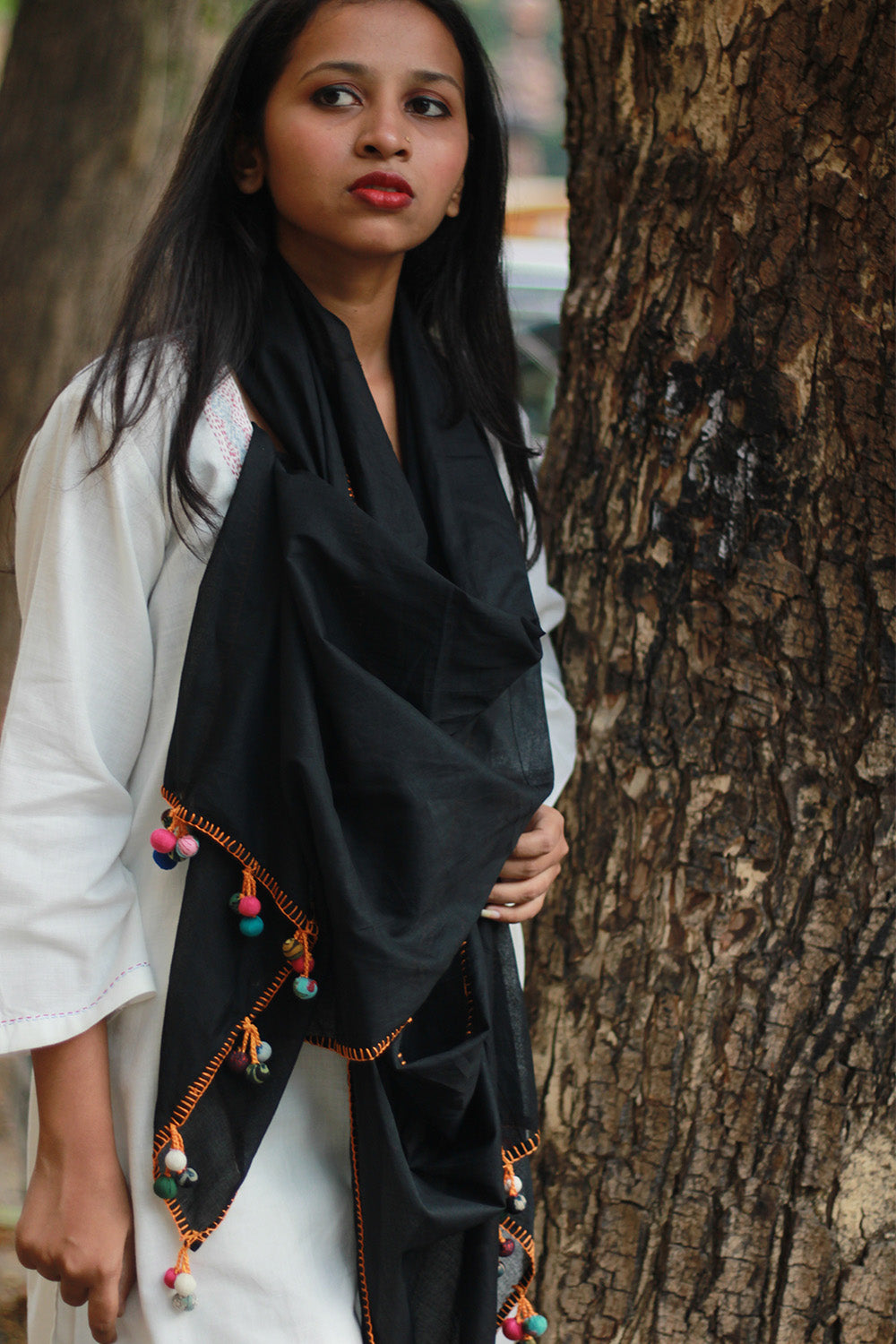 Mul Stole with Chindi Potli | Noir with Tangerine