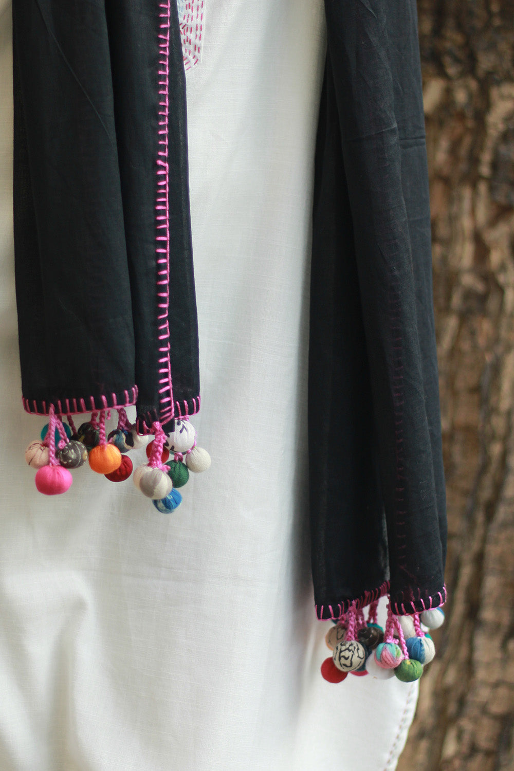 Mul Stole with Chindi Potli | Noir with Fuschia