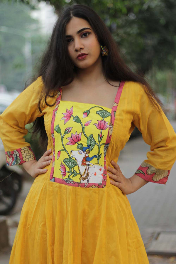 Alankrita | Chaaliskali Kurta | Handpainted Yoke chrome