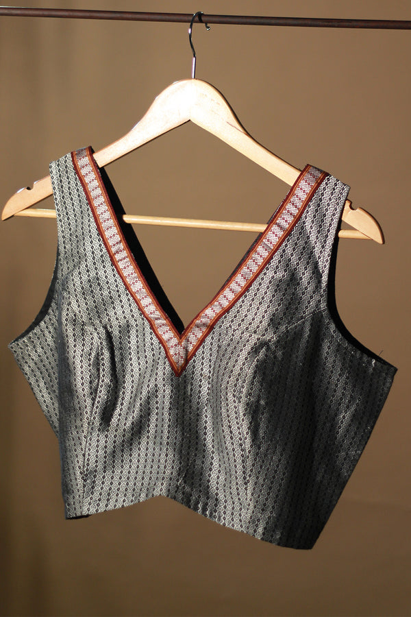 Sleeveless Khunn Blouse | Silver Black