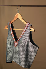 Sleeveless Khunn Blouse | Silver Black