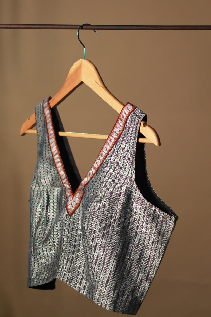 Sleeveless Khunn Blouse | Silver Black