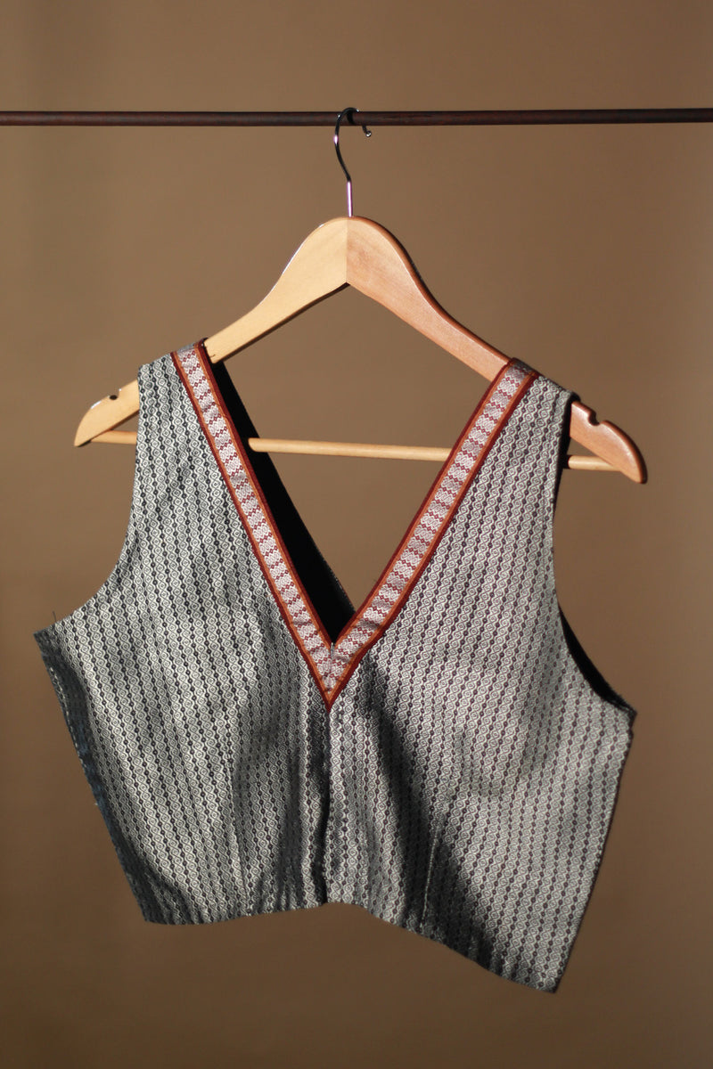 Sleeveless Khunn Blouse | Silver Black