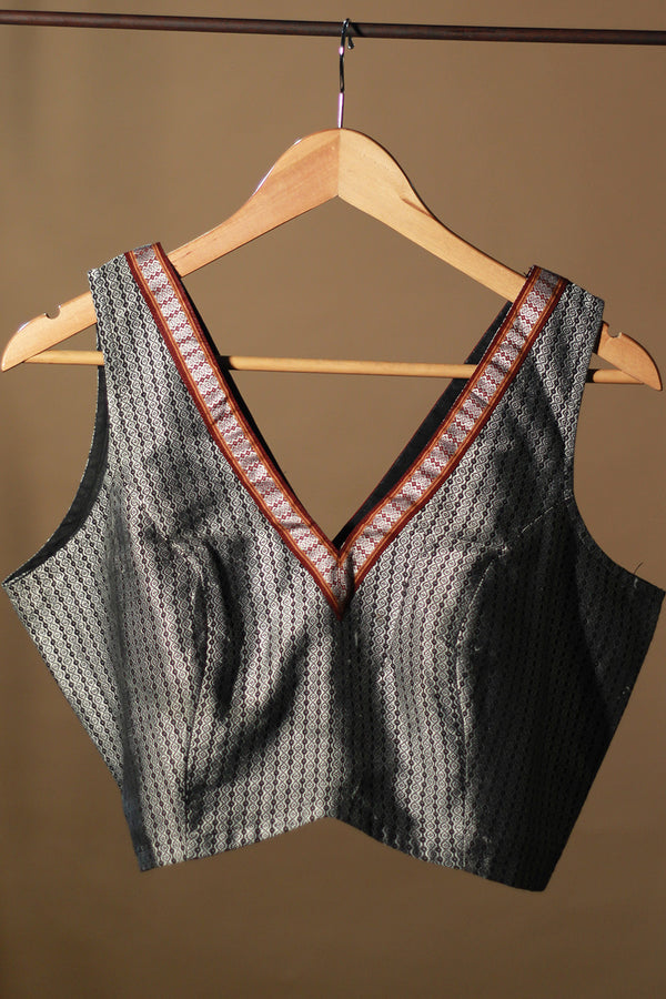 Sleeveless Khunn Blouse | Silver Black