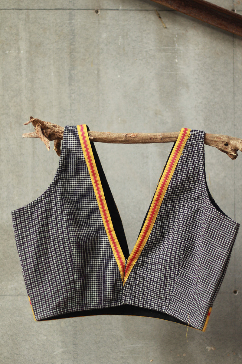 Sleeveless Blouse | Patteda Anchu | Noir with Yellow