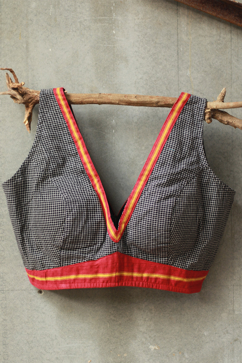 Sleeveless Blouse | Patteda Anchu | Noir with Rouge