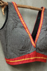 Sleeveless Blouse | Patteda Anchu | Noir with Rouge