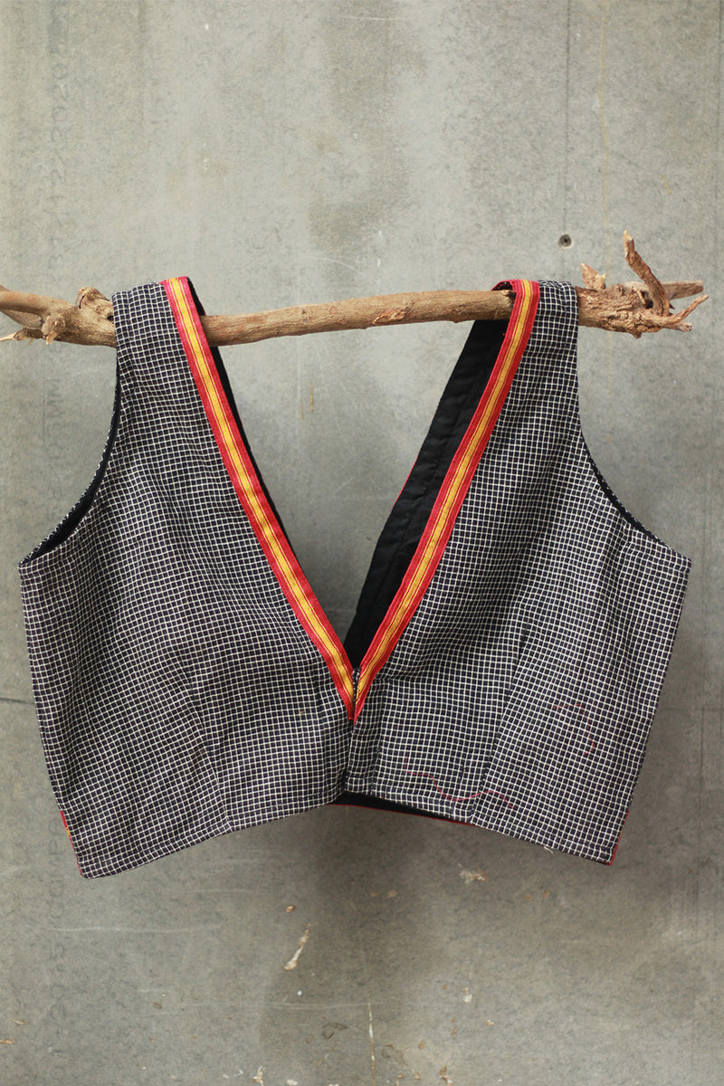Sleeveless Blouse | Patteda Anchu | Noir with Rouge