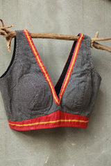 Sleeveless Blouse | Patteda Anchu | Noir with Rouge