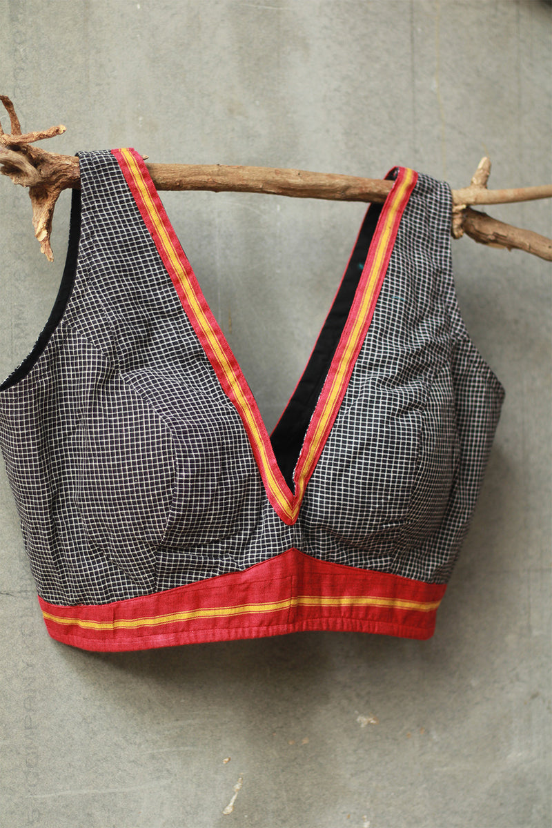 Sleeveless Blouse | Patteda Anchu | Noir with Rouge