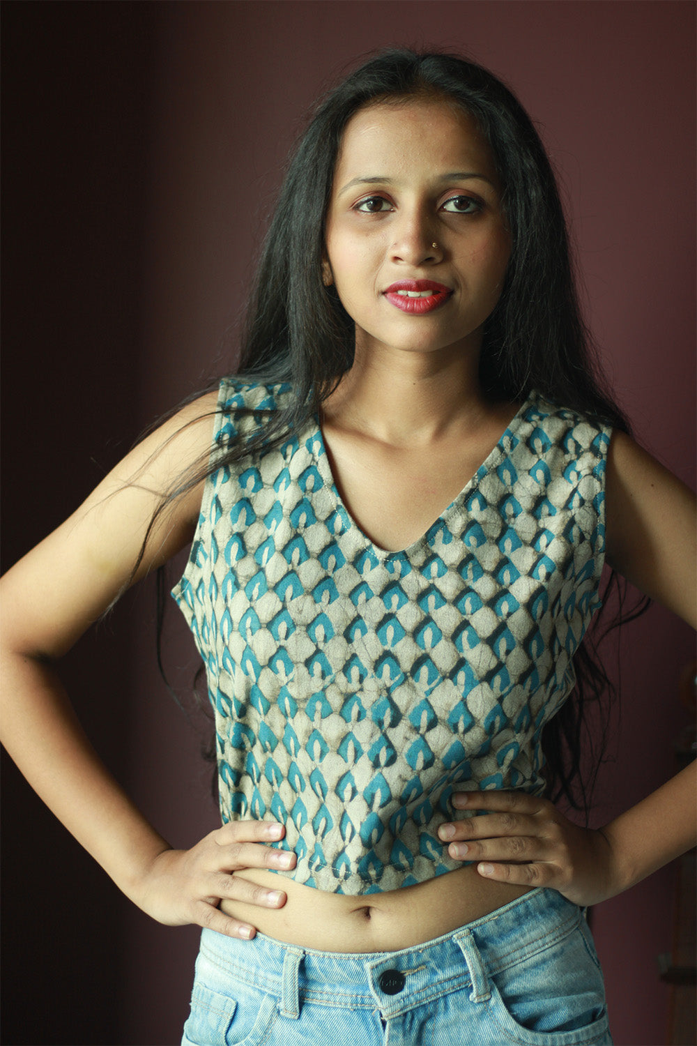 Kirgiti | Stretchable Blouse / Crop Top | Sleeveless | Grey-Blue Buta Dabu