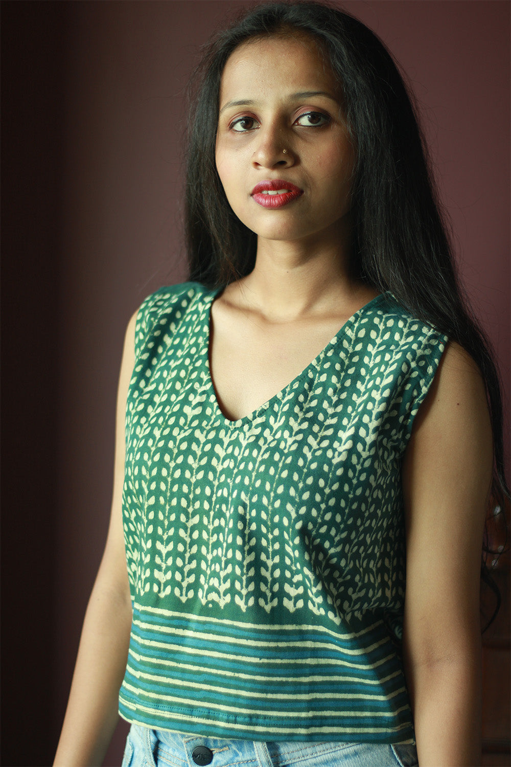Kirgiti | Stretchable Blouse / Crop Top | Sleeveless | Green Leaf and Lined Dabu