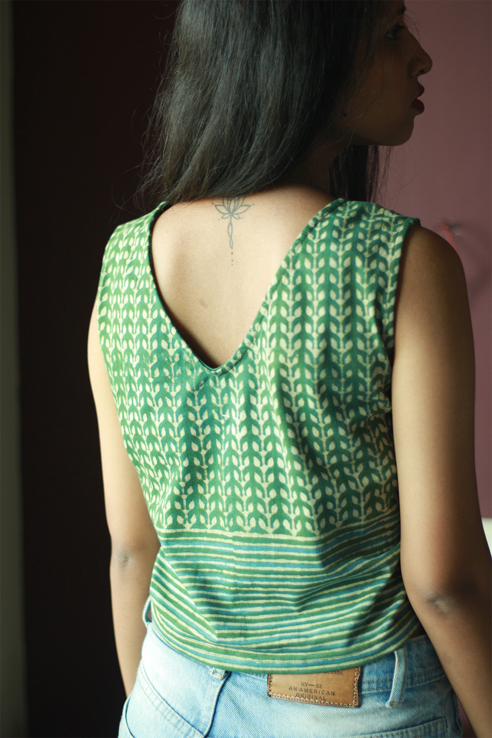 Kirgiti | Stretchable Blouse / Crop Top | Sleeveless | Green Leaf and Lined Dabu
