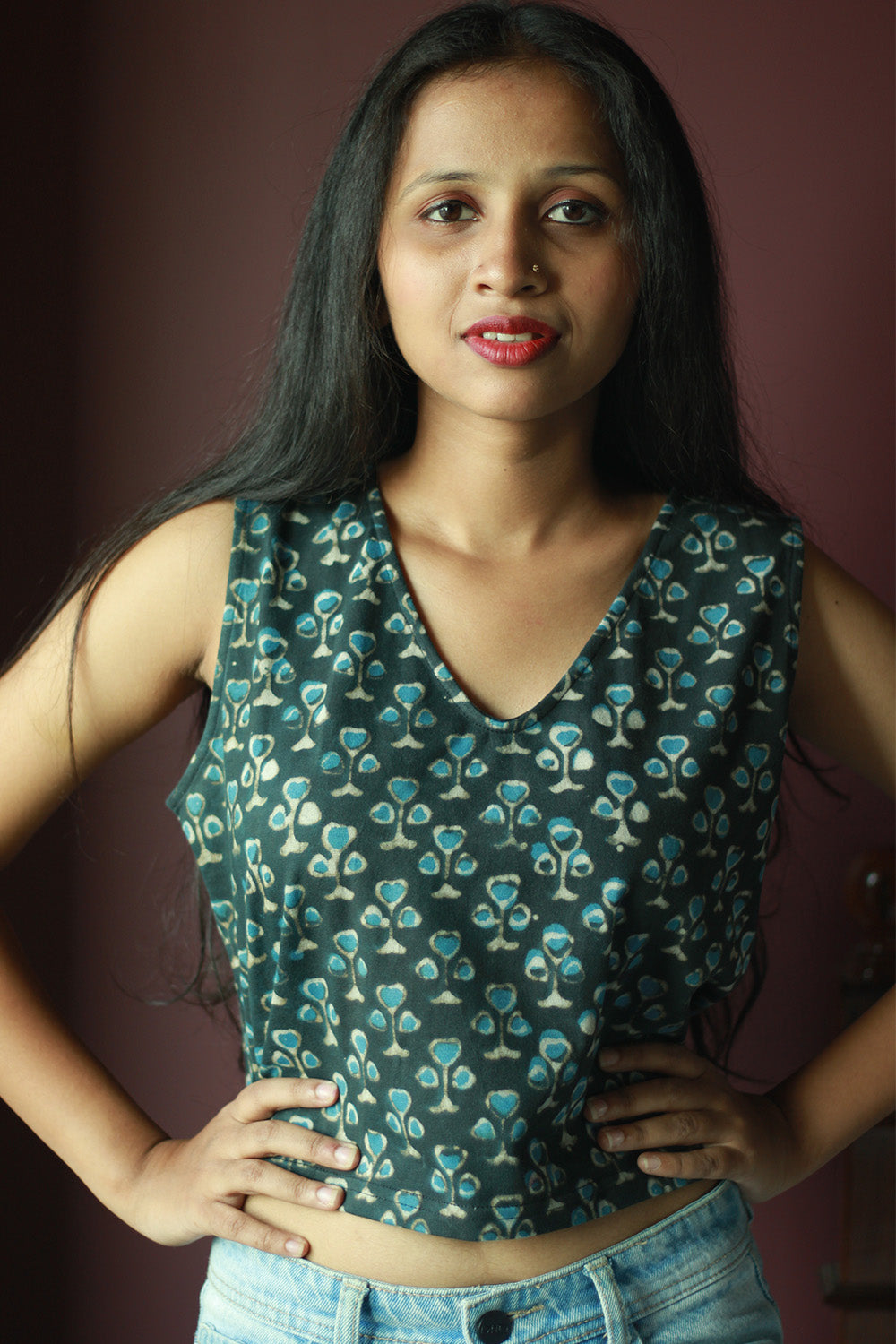 Kirgiti | Stretchable Blouse / Crop Top | Sleeveless | Grey Guldasta Dabu