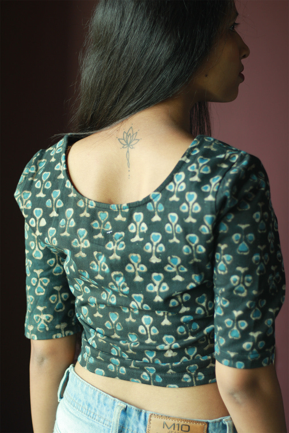 Kirgiti | Stretchable Blouse / Crop Top | Grey Guldasta Dabu