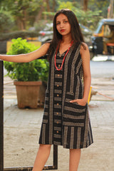 Titli | Short Dress | Noir with White