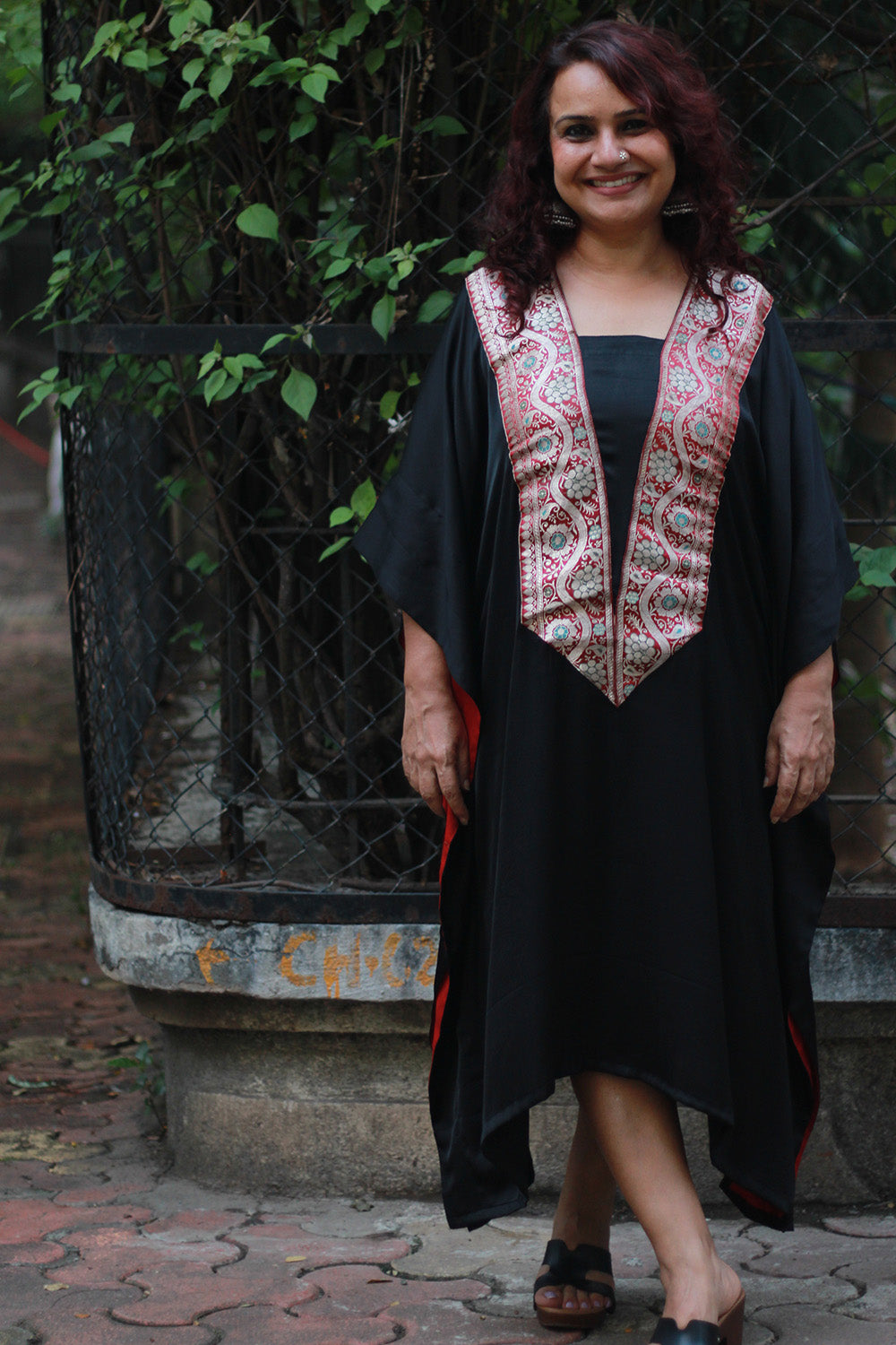 Banarasi Sitaara | Modal Silk Kaftan | Noir