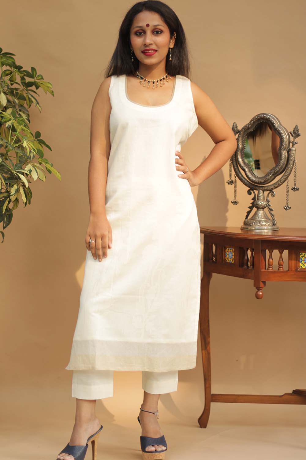 Abha | Sleeveless Long Kurta | Banarasi Cotton