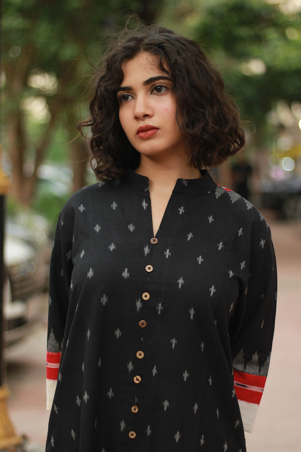 Vritti | Ikkat Kurta | Black with Ivory & Red