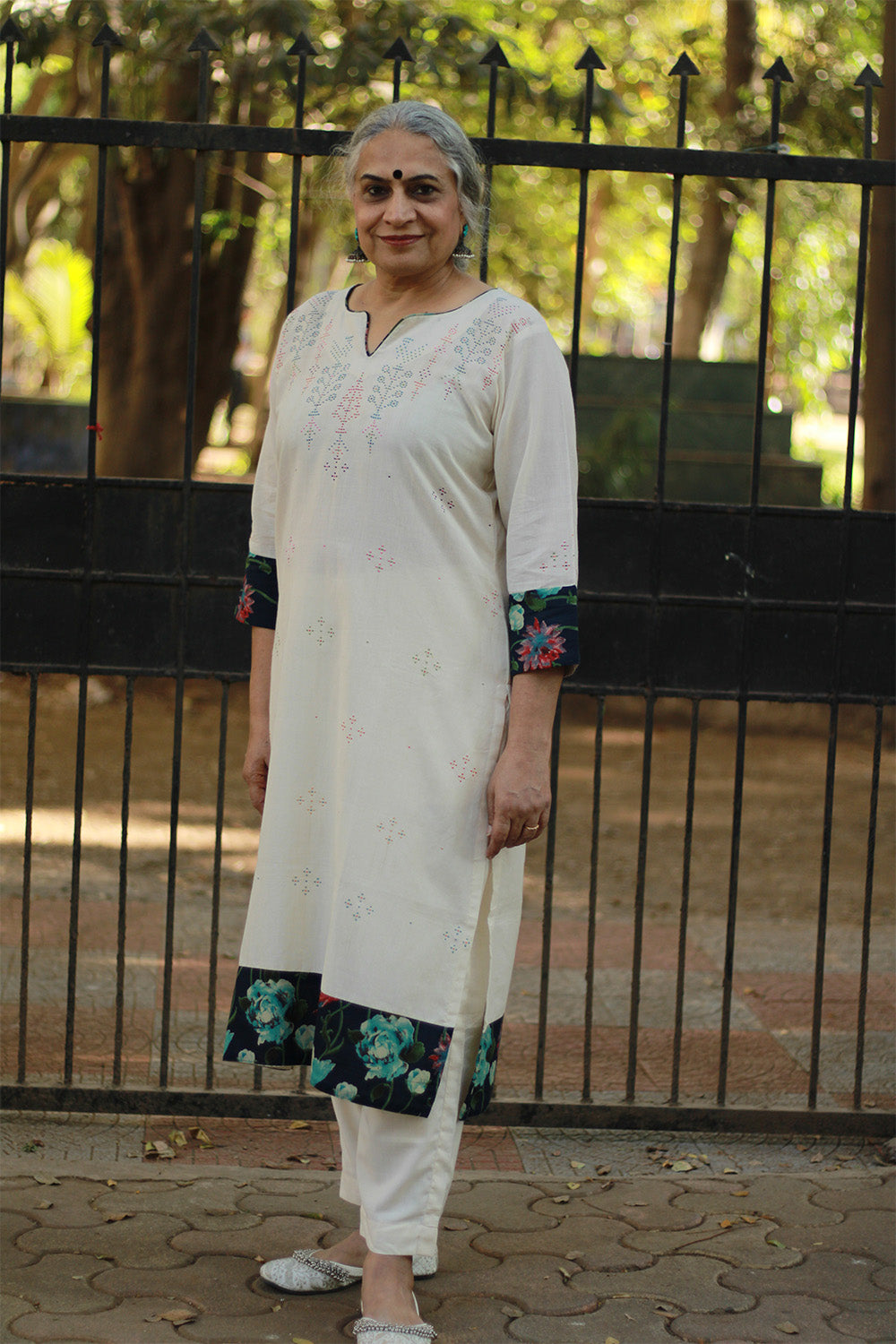 Daana | Tangaliya Kurta | Ivory With Navy Sanganeri