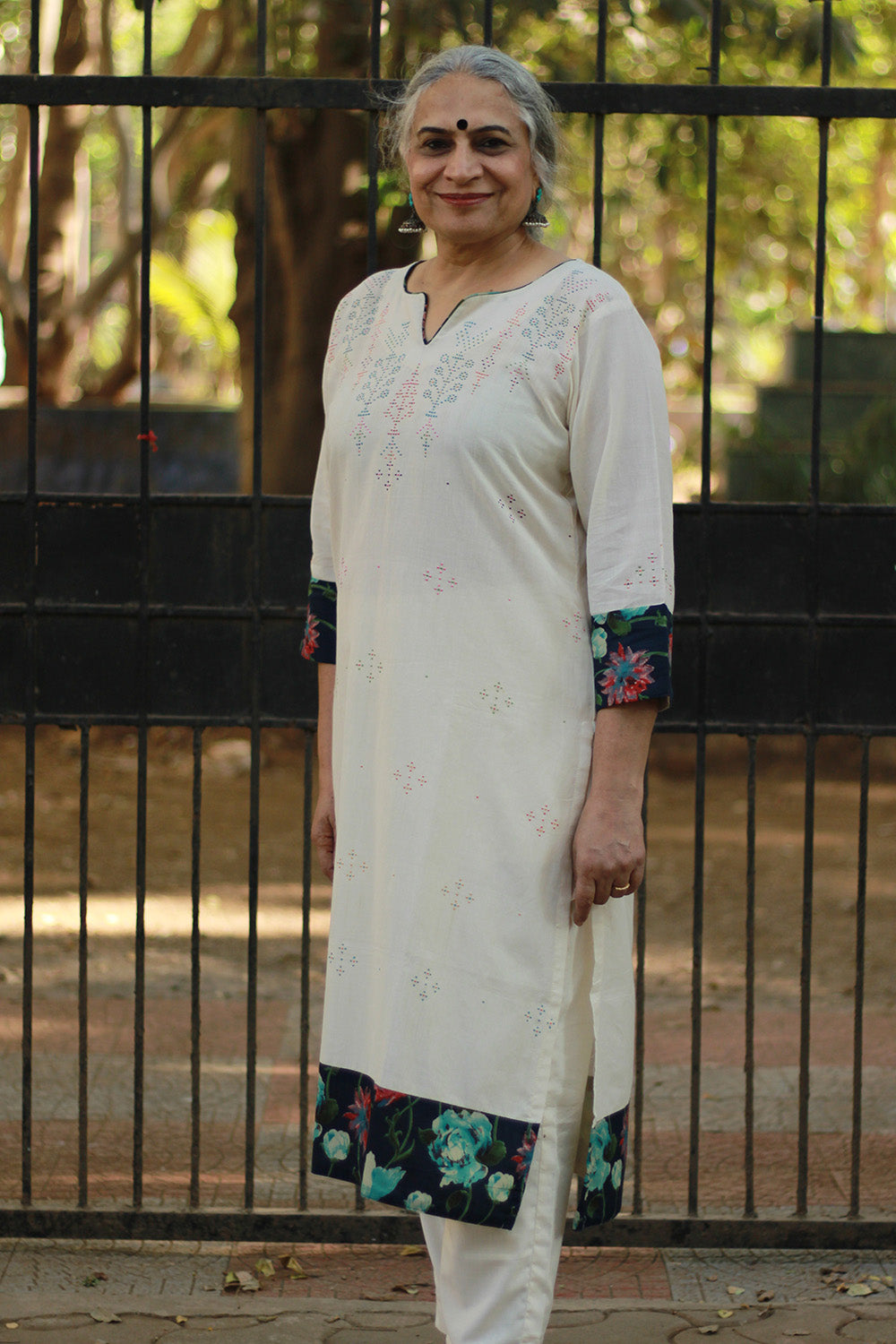 Daana | Tangaliya Kurta | Ivory With Navy Sanganeri