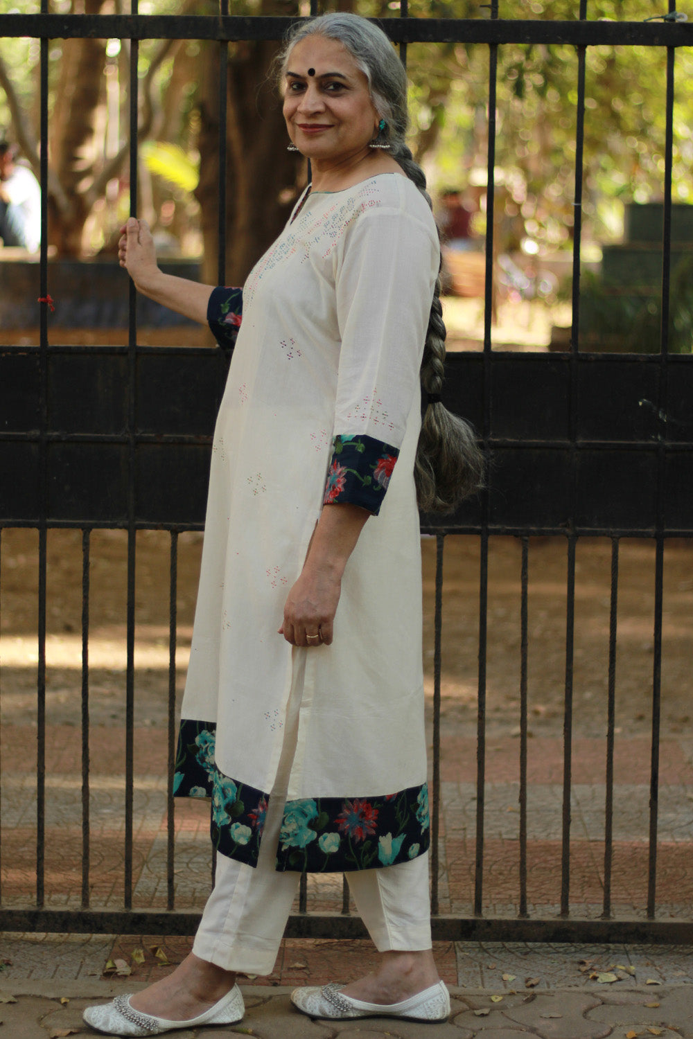 Daana | Tangaliya Kurta | Ivory With Navy Sanganeri