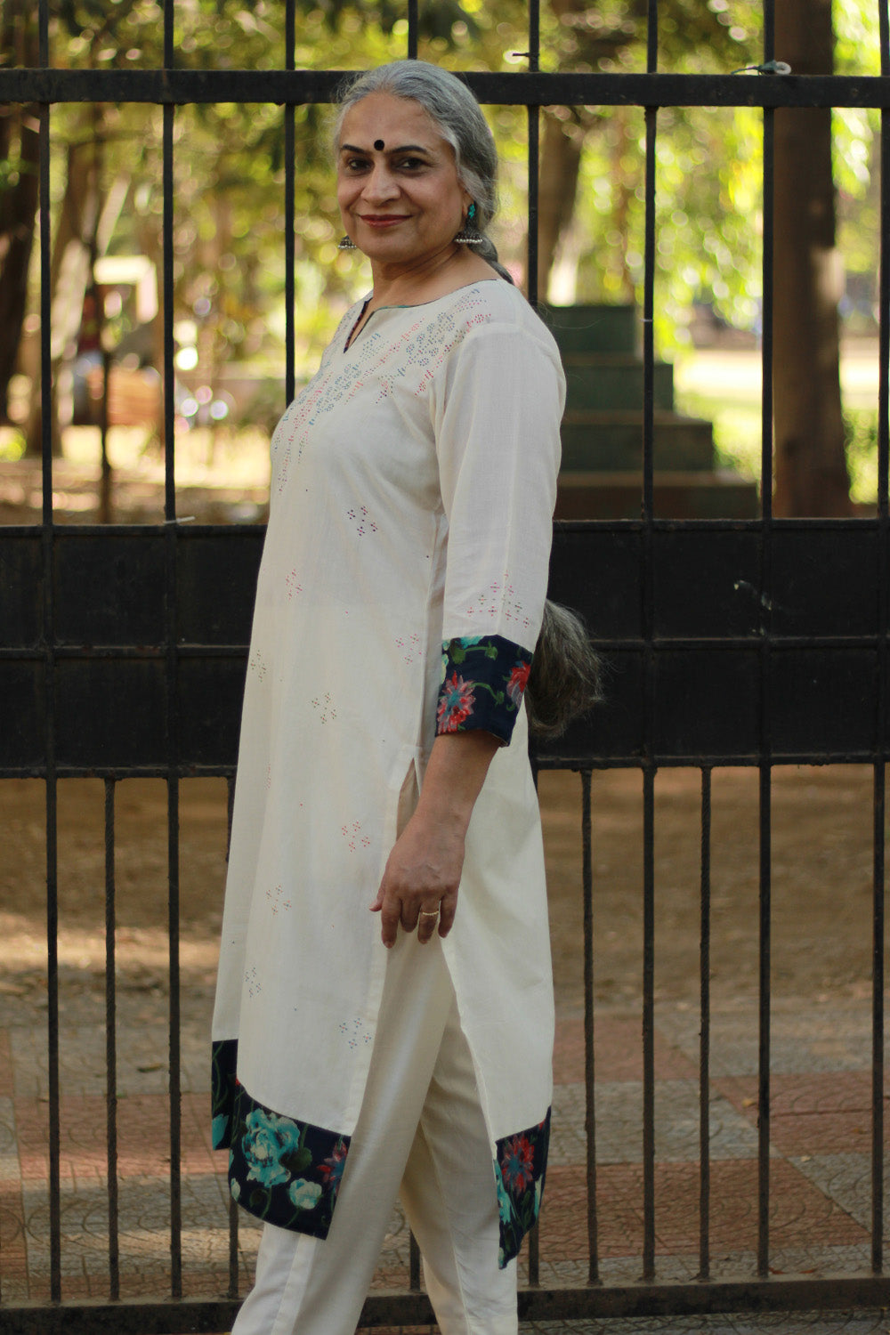 Daana | Tangaliya Kurta | Ivory With Navy Sanganeri