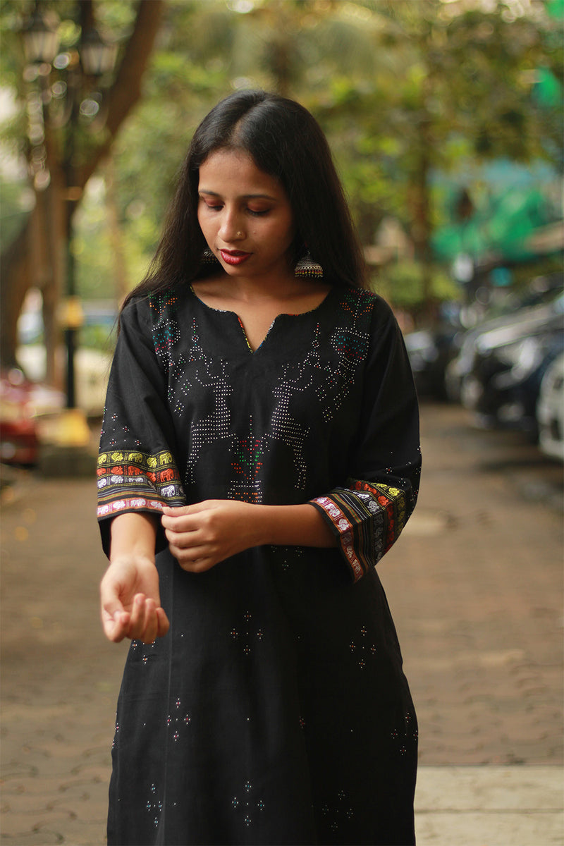 Daana | Tangaliya Kurta | Noir With Khunn