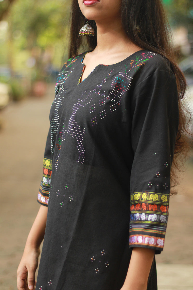 Daana | Tangaliya Kurta | Noir With Khunn