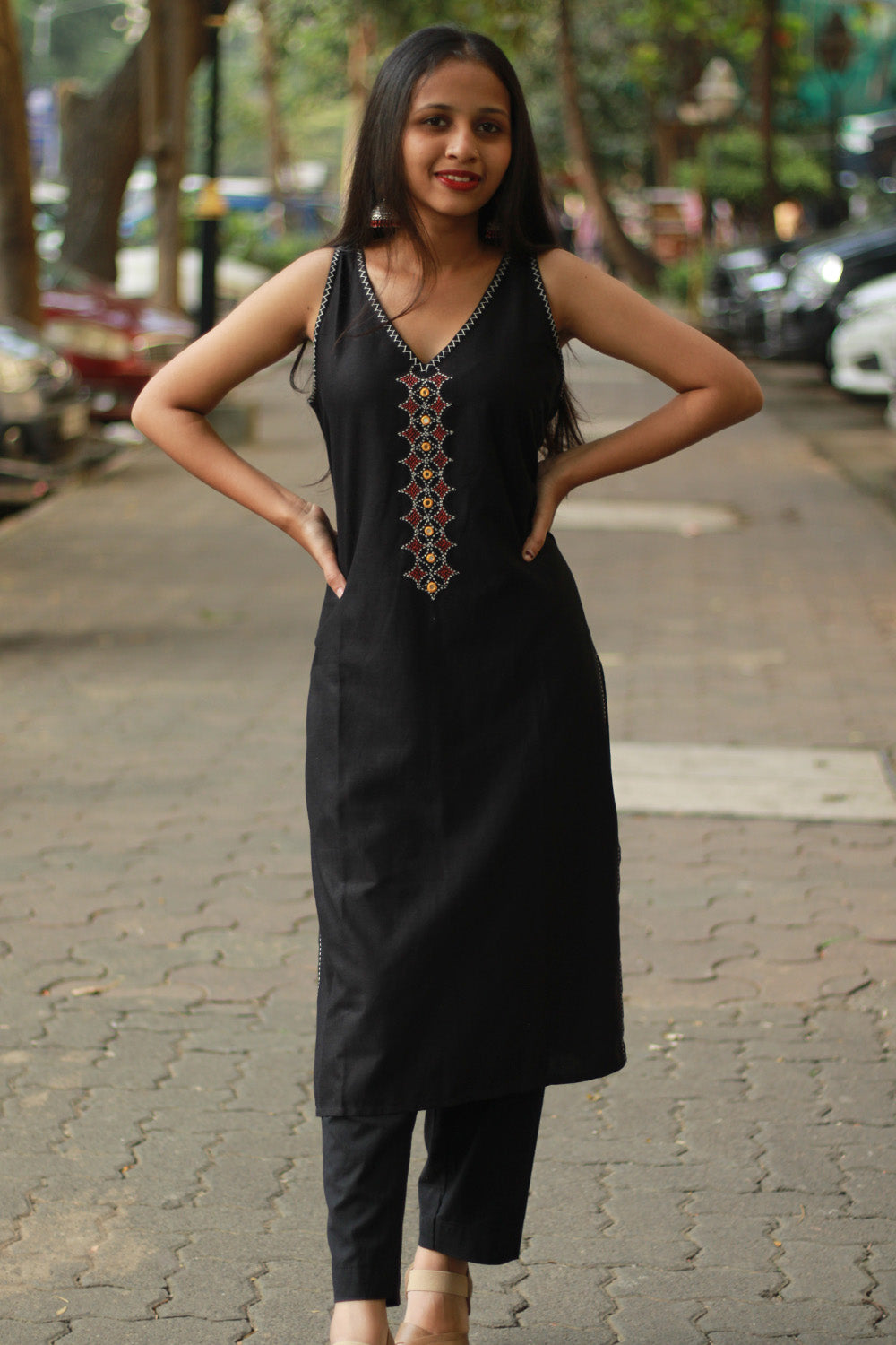 Riya | Sleeveless Embroidered Cotton Kurta | Noir