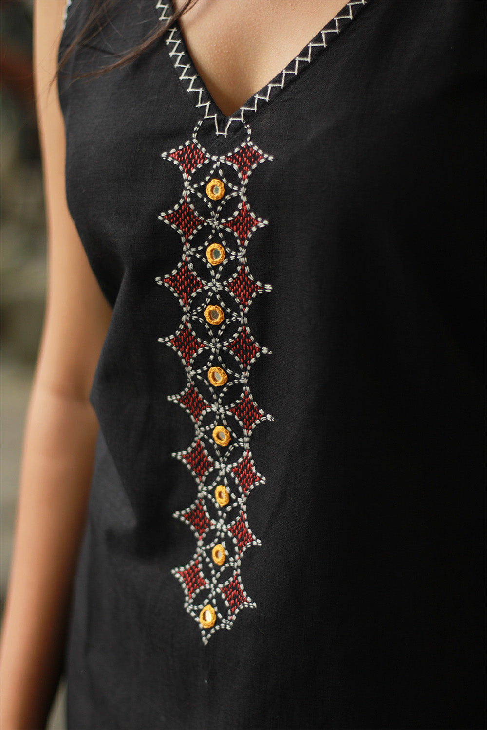 Riya | Sleeveless Embroidered Cotton Kurta | Noir