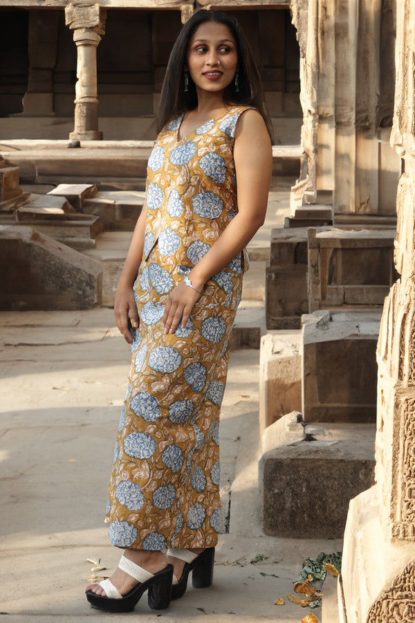 Parthavi | Long Straight Skirt | Cinnamon Floral Sanganeri