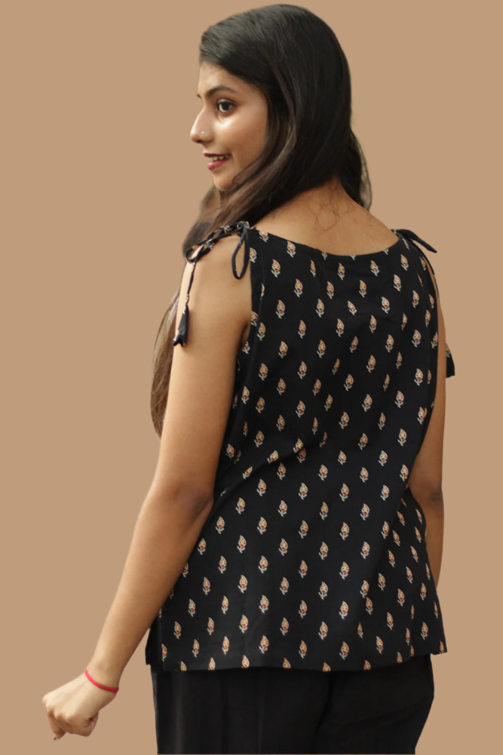 Chanchal | Dori Top | Noir Buti Bagru