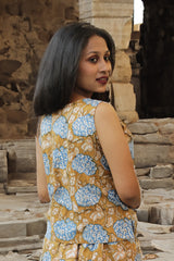 Parthavi | Crop top | Cinnamon & Blue Blooms Sanganeri