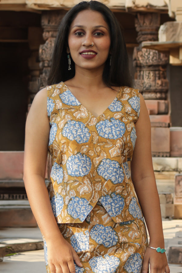 Parthavi | Crop top | Cinnamon & Blue Blooms Sanganeri