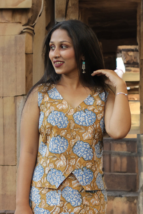 Parthavi | Crop top | Cinnamon & Blue Blooms Sanganeri