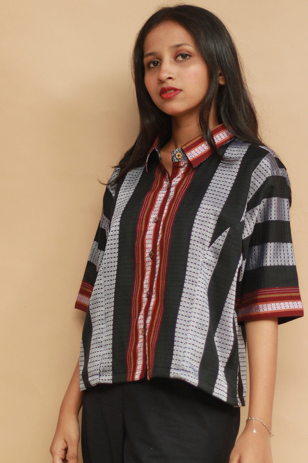 Kanaka | Khunn Cropped  Shirt-Blouse | Noir & Silver