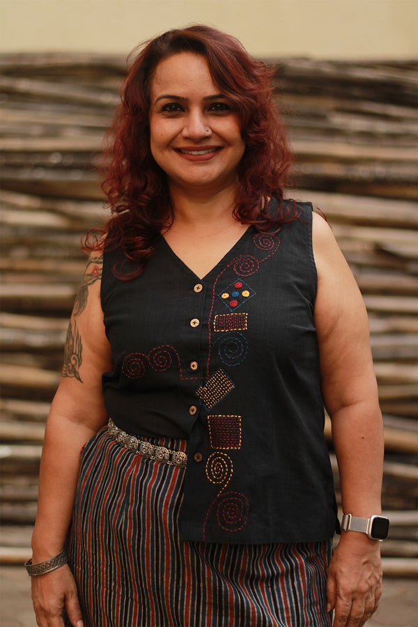 Front Buttoned Vest | Embroidered Cotton | Noir